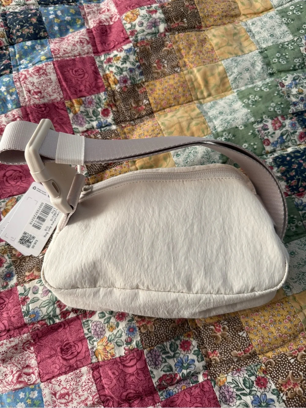 lululemon athletica Cream Soft Zip Cosmetic Pouch with Gold Logo